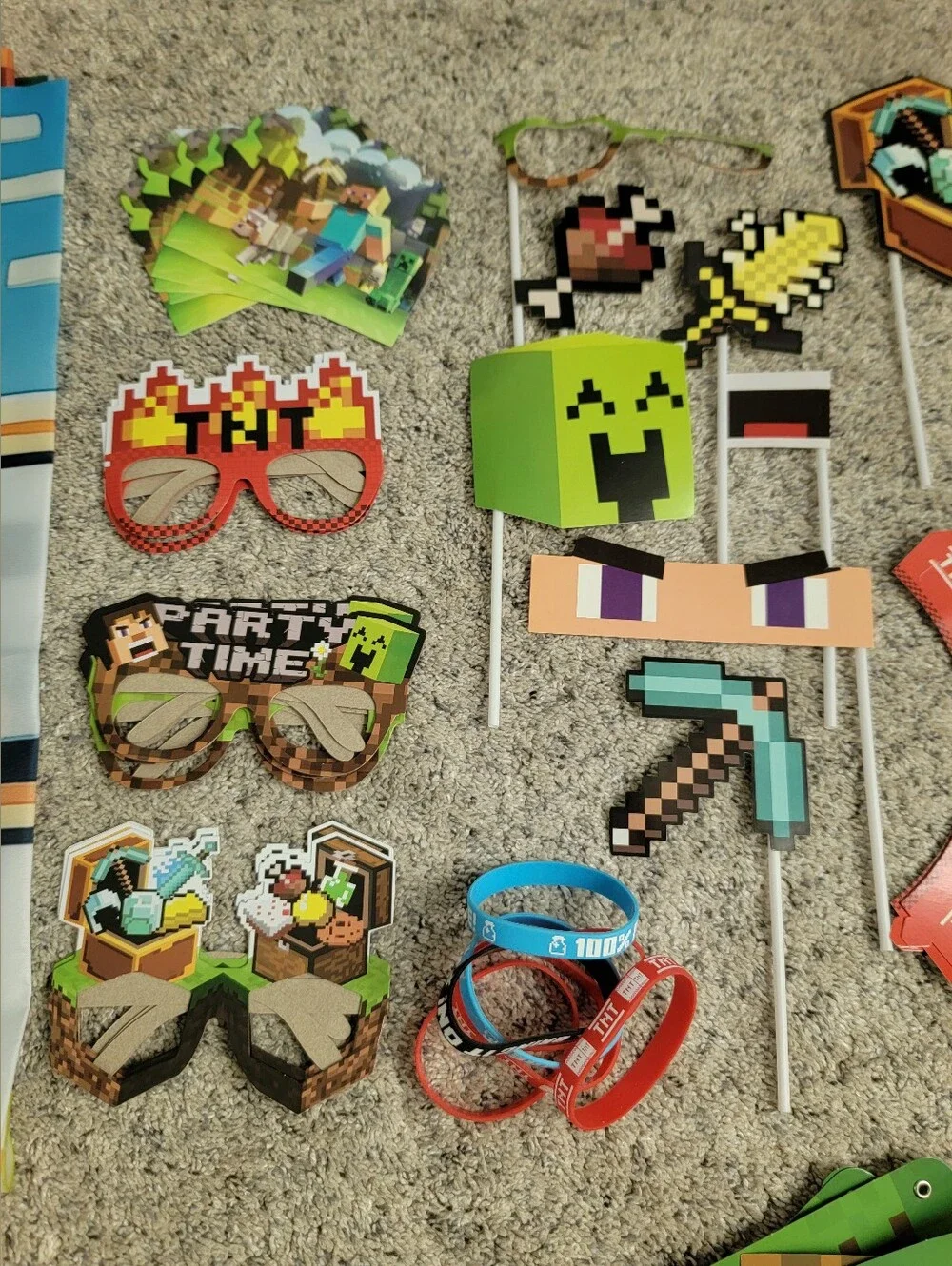 Minecraft Green Pixel Birthday Party Decorations Set